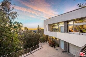 2511 Wild Oak Dr in Los Angeles, CA - Building Photo - Building Photo