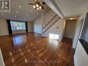 928 Wayne Dr in Newmarket, ON - Building Photo - Building Photo