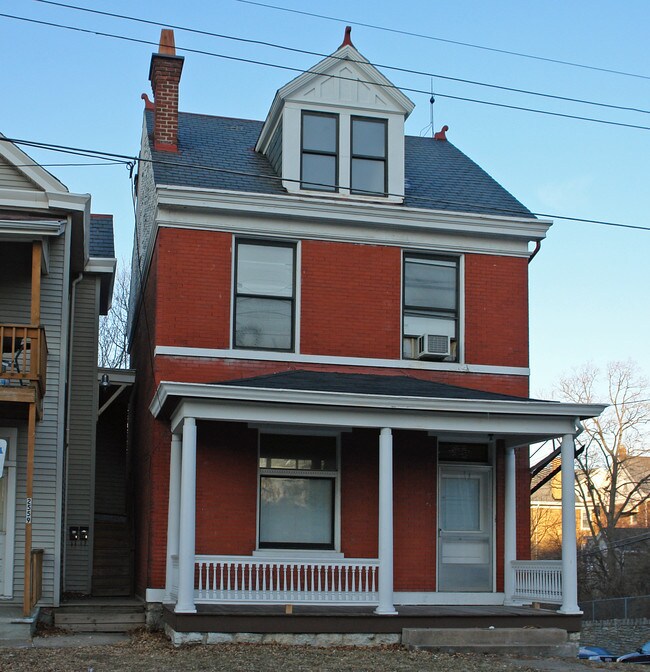 2561 Fairview Ave in Cincinnati, OH - Building Photo - Building Photo