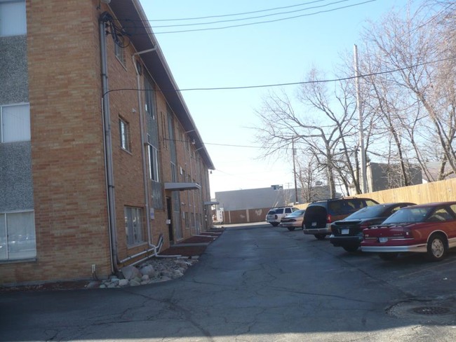 The Elmhurst Apartments in Lansing, MI - Building Photo - Building Photo