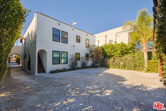 324 Croft Ave in Los Angeles, CA - Building Photo - Building Photo