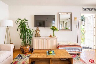 1418 Stanford St in Santa Monica, CA - Building Photo