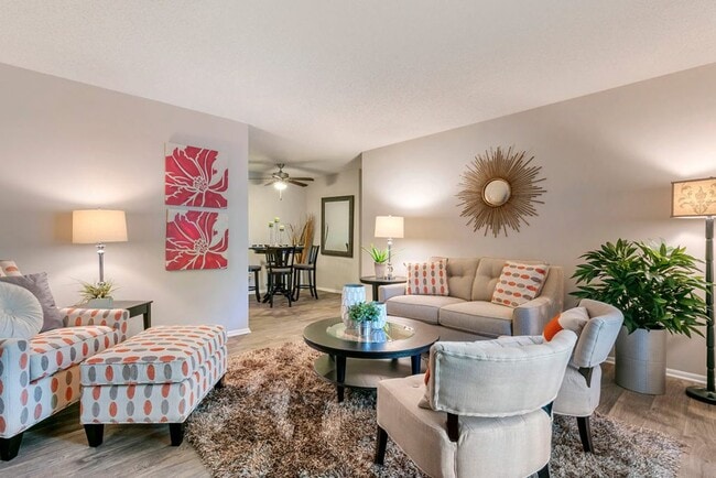 Commons at University Square in Charlotte, NC - Building Photo - Building Photo