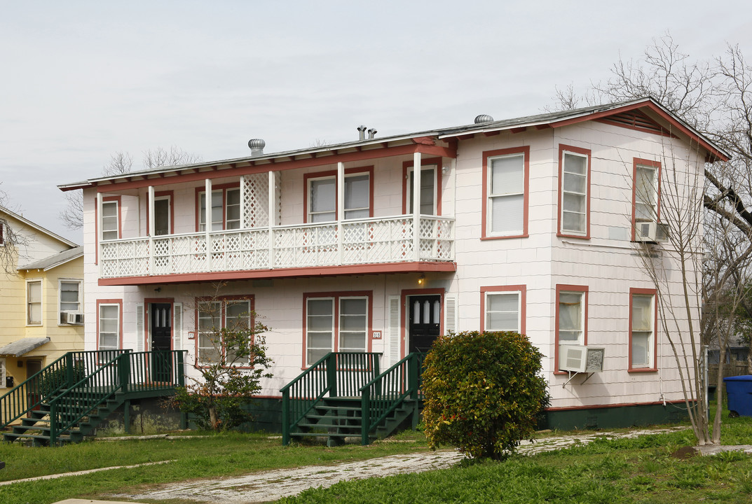 313 Natalen St in San Antonio, TX - Foto de edificio