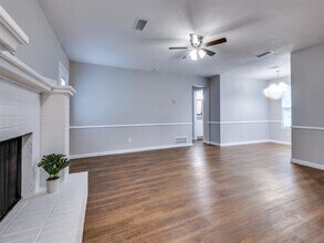 7804 Pebblebrook Dr in Watauga, TX - Foto de edificio - Building Photo