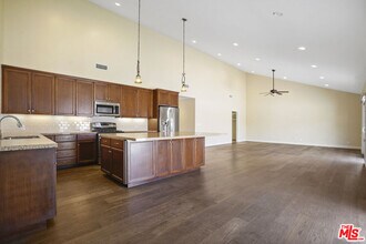 29500 Heathercliff Rd in Malibu, CA - Building Photo - Building Photo