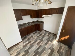 512 SE Magazine Rd in Ankeny, IA - Foto de edificio - Building Photo