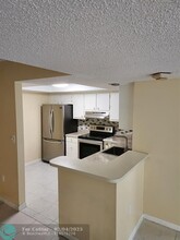 5570 NW 44th St in Lauderhill, FL - Building Photo - Building Photo