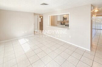 6219 11th Ave in New Port Richey, FL - Foto de edificio - Building Photo