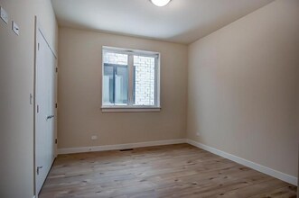 2518 W Addison St in Chicago, IL - Foto de edificio - Building Photo