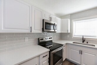 553 Peacock Rd in Daytona Beach, FL - Building Photo - Building Photo