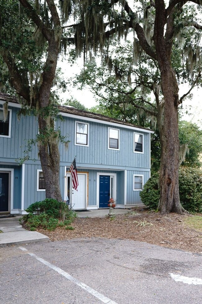 2304 Pine Ct S in Beaufort, SC - Building Photo - Building Photo