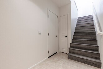 1143 Terracina Ln in San Diego, CA - Foto de edificio - Building Photo