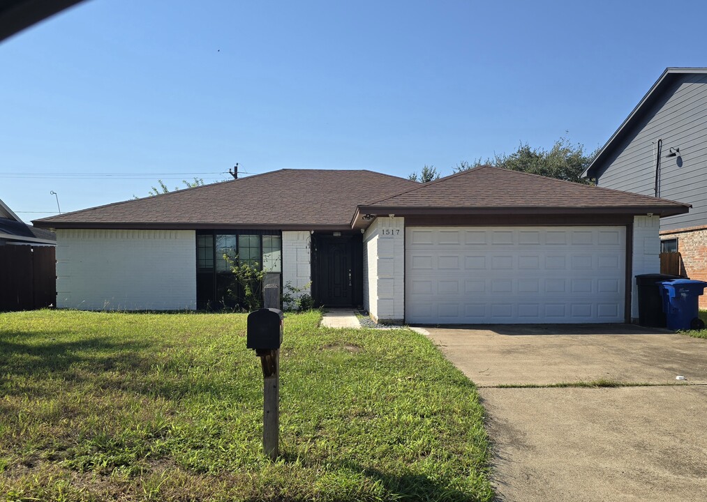 1517 Robin Ave in McAllen, TX - Building Photo