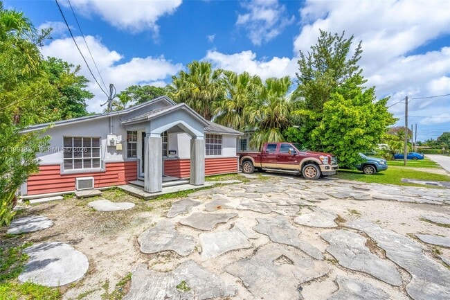 6295 SW 29th St in Miami, FL - Building Photo - Building Photo