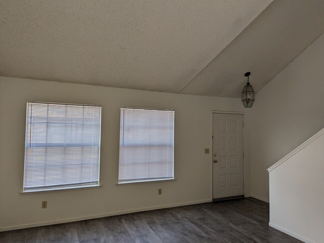 811 W Tulare Rd, Unit 3 bedrooms in Lindsay, CA - Building Photo - Building Photo