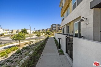 27109 Vly Oak Pl in Valencia, CA - Building Photo - Building Photo