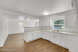 557 W 62nd St in Jacksonville, FL - Building Photo - Building Photo