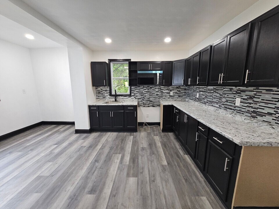 730 Clarissa St in Pittsburgh, PA - Building Photo