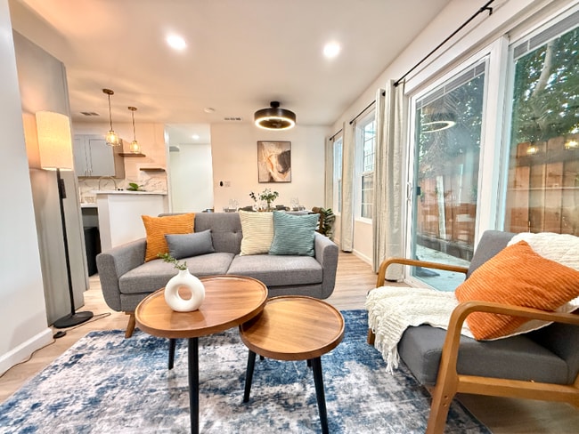 3229 S Sherbourne Dr in Los Angeles, CA - Building Photo - Building Photo