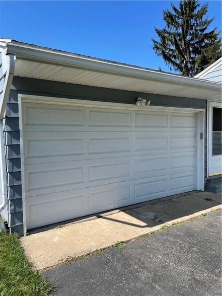 35 Valley Crest Rd in Rochester, NY - Foto de edificio - Building Photo