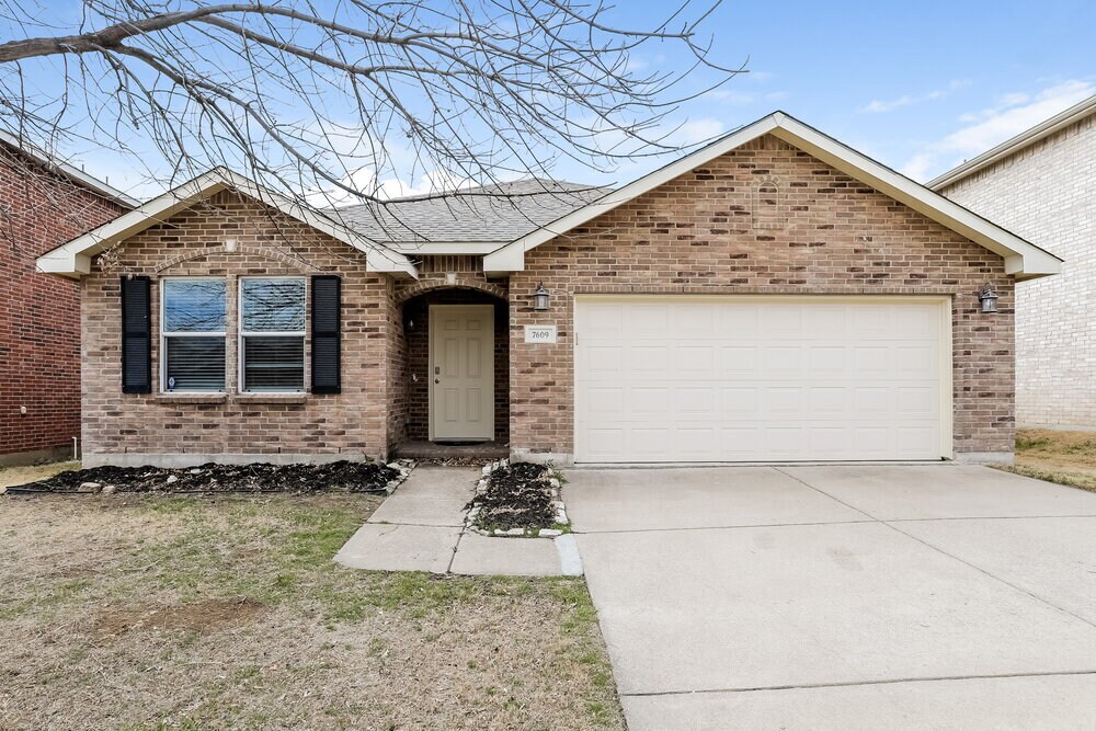 7609 Scarlet View Trail in Fort Worth, TX - Building Photo