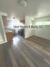 901 Hemphill Rd in Flint, MI - Building Photo - Building Photo
