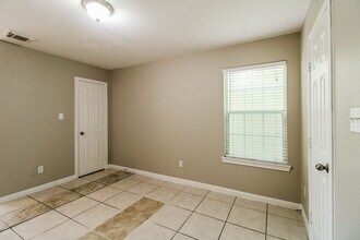 4935 S Cancun in Houston, TX - Building Photo - Building Photo