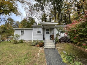 10 Old Waterbury Rd in Middlebury, CT - Building Photo - Building Photo