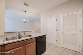 6142 Bartram Village Dr, Unit 5508 in Jacksonville, FL - Building Photo - Building Photo