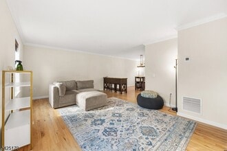 112 Peapack Rd in Far Hills, NJ - Foto de edificio - Building Photo