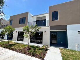 14569 SW 262nd St in Naranja, FL - Building Photo