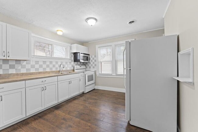 8638 Cadillac Ave in Warren, MI - Building Photo - Building Photo