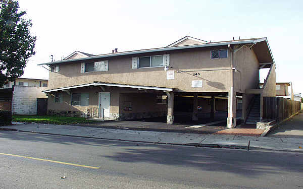 143 Preda St in San Leandro, CA - Foto de edificio - Building Photo