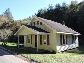 1530 Conley Cheek Rd in Fleetwood, NC - Building Photo
