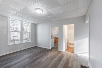 201 14th St, Unit #1 in Winona Lake, IN - Foto de edificio - Building Photo