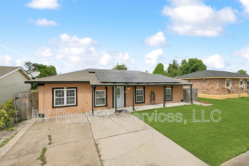 5832 Segnette Dr in Marrero, LA - Building Photo