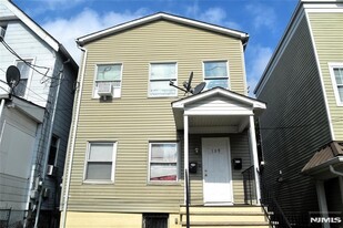 129 Central Pl in Orange, NJ - Building Photo