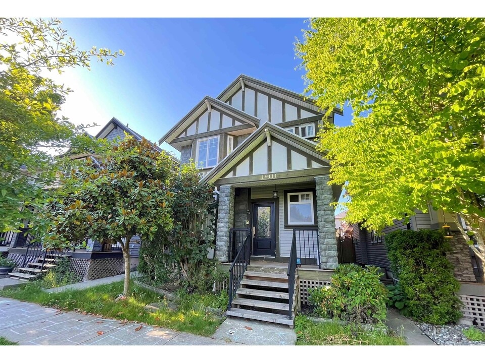 19111-1967A 67a Ave in Surrey, BC - Building Photo