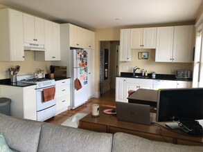 38 Grossman St, Unit 1R in Quincy, MA - Building Photo - Building Photo