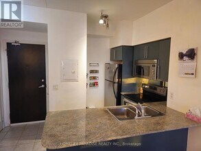 388 Prince of Wales Dr in Mississauga, ON - Building Photo - Building Photo