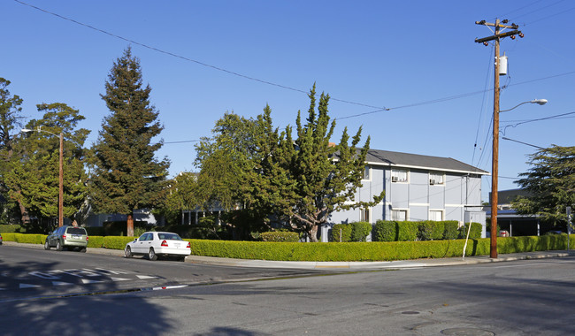 2565 Arroyo Dr in Santa Clara, CA - Foto de edificio - Building Photo