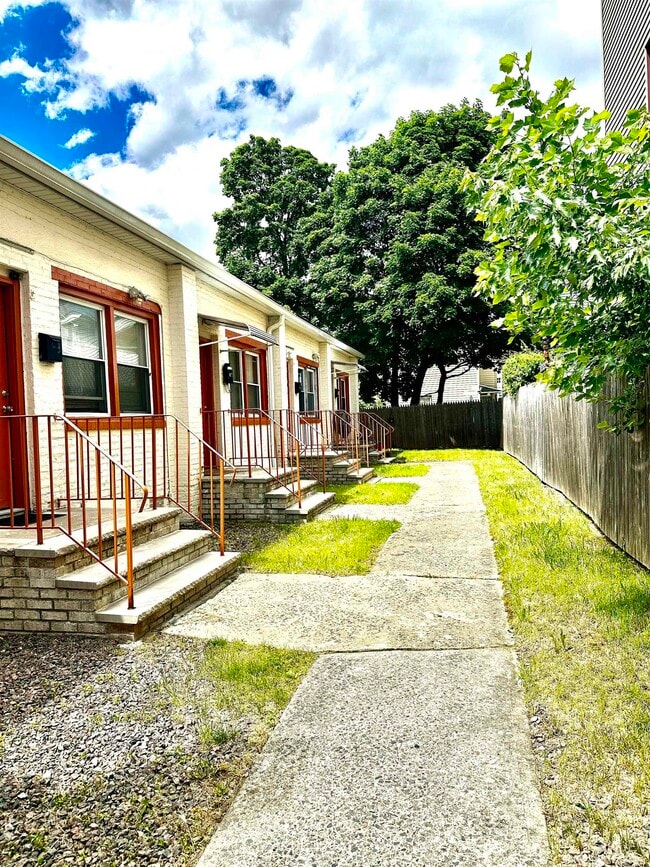 31-33-33 Tillinghast St