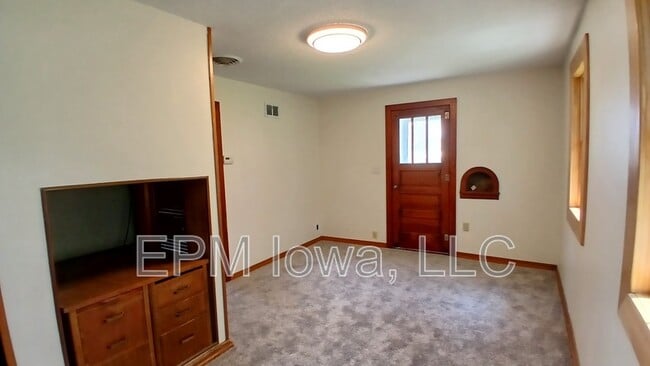 property at 524 S Hackett Rd