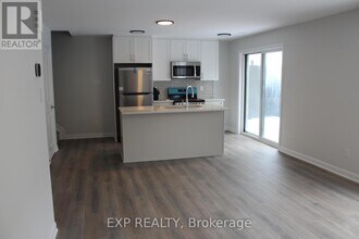 801 Glenroy Gilbert Dr in Ottawa, ON - Building Photo - Building Photo