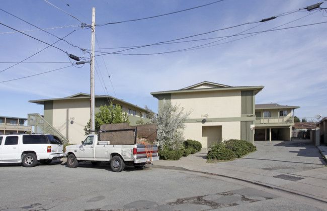 1142-1143 Carson St in Seaside, CA - Foto de edificio - Building Photo