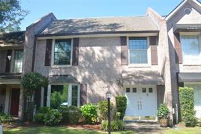 property at 806 E Lee St