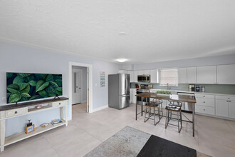 517 108th Ave N in Naples, FL - Building Photo - Interior Photo