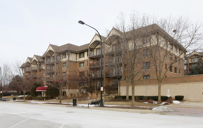 Clocktower Condominiums in Mount Prospect, IL - Building Photo - Building Photo