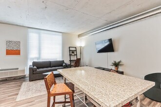 776 Euclid Ave in Cleveland, OH - Foto de edificio - Building Photo